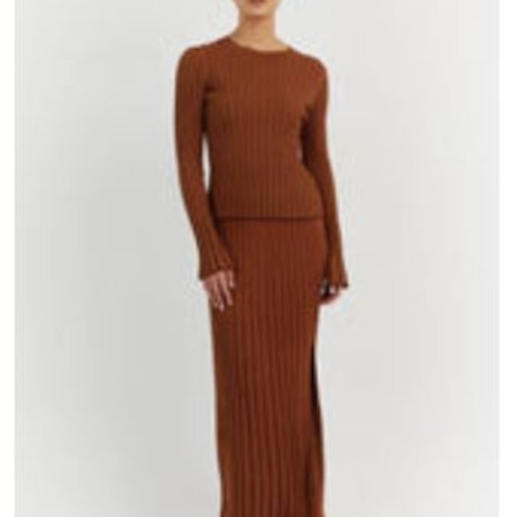 DISSH Ada Long-sleeve Knit Top - Picture 2 of 3